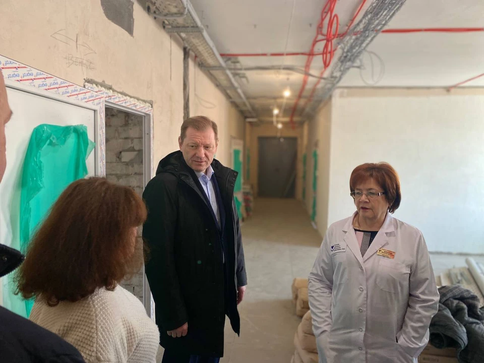 Глава ульяновского кабмина Разумков проверил ход ремонта в поликлинике №4. ФОТО: тг-канал минздрава УО