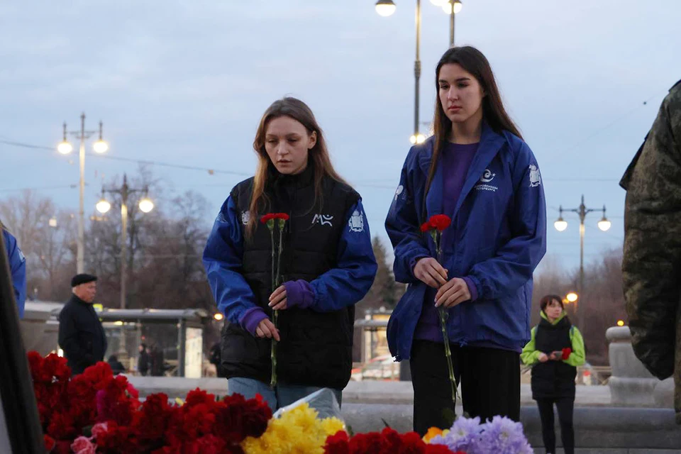 В Петербурге прошла акция в память о жертвах "Крокуса".