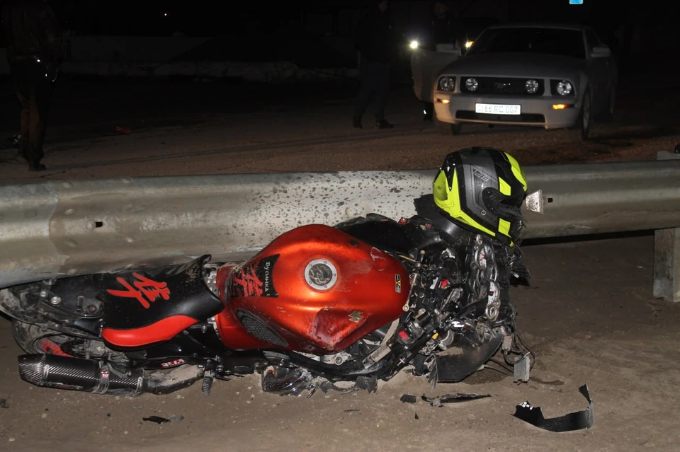 18-летний житель Евпатории на закруглении дороги не выбрал безопасную скорость. Фото: УГИБДД МВД по Республике Крым