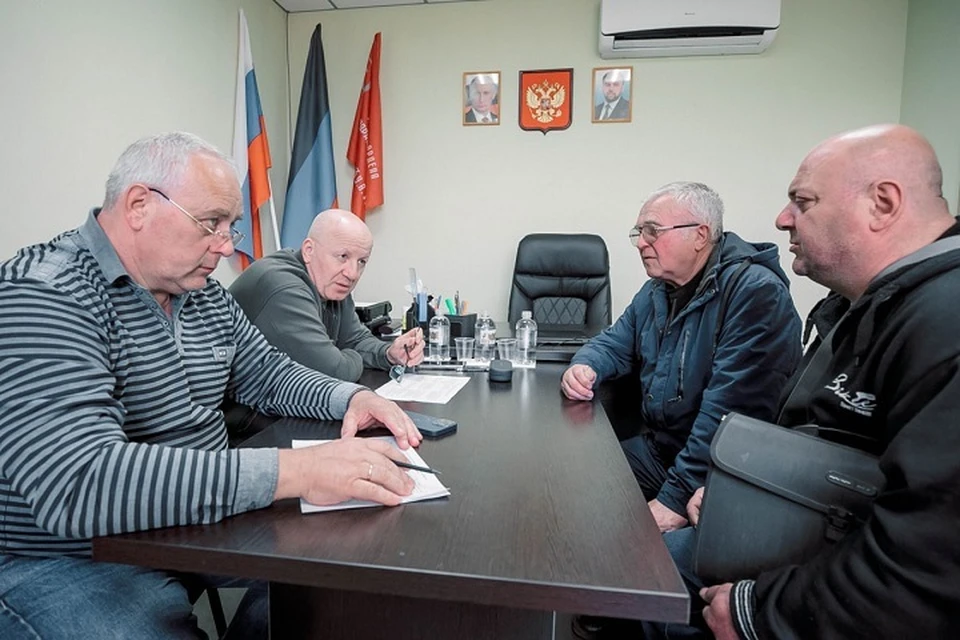 Глава Мариуполя провел личный прием граждан Ильичевского района. Фото: ТГ/Моргун