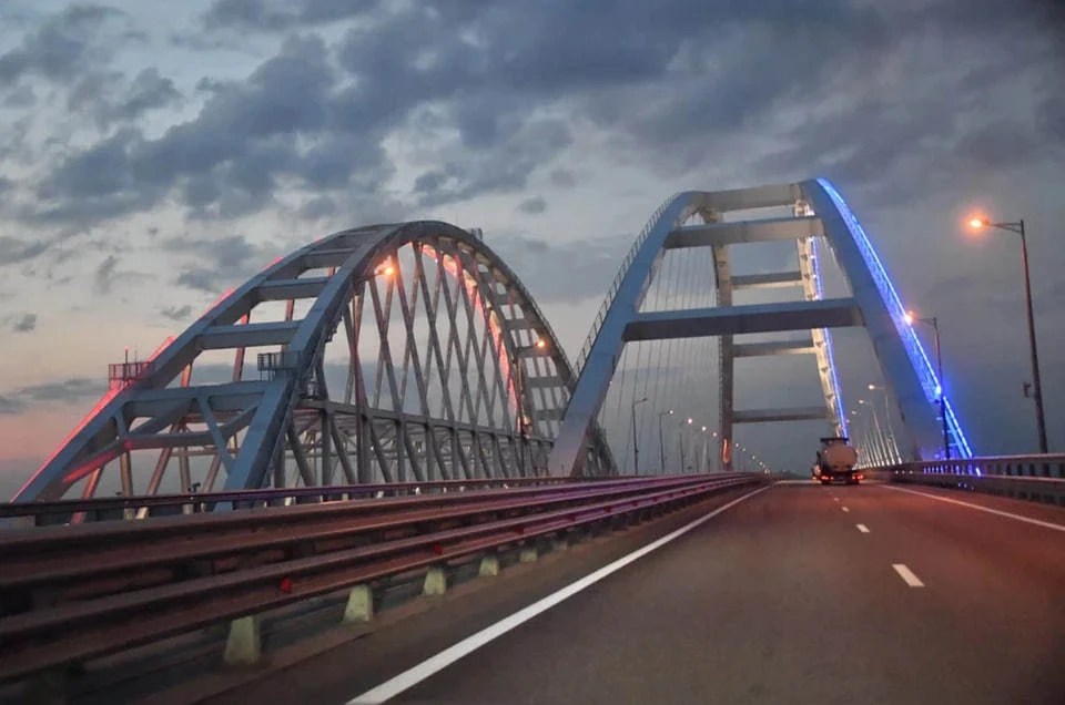 Guardian: Киев планирует атаку на Крымский мост в первой половине 2024 года