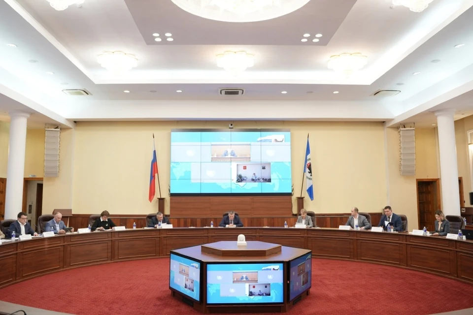 Губернатор Иркутской области провел совещание, посвященное исполнению в регионе федеральной программы по модернизации школьных систем образования.