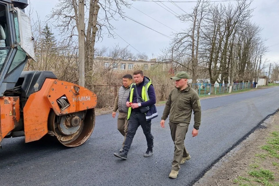 Регион-шеф Якутия начал восстановление дорог в Еленовке. Фото: Минтранс ДНР