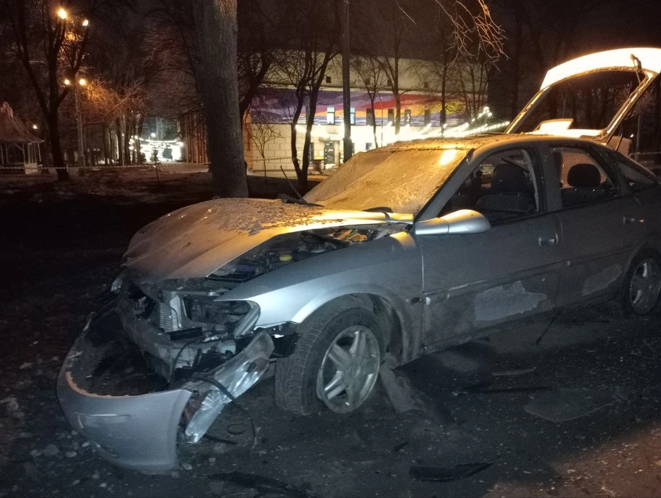 В поселке Разумном повреждены две машины.