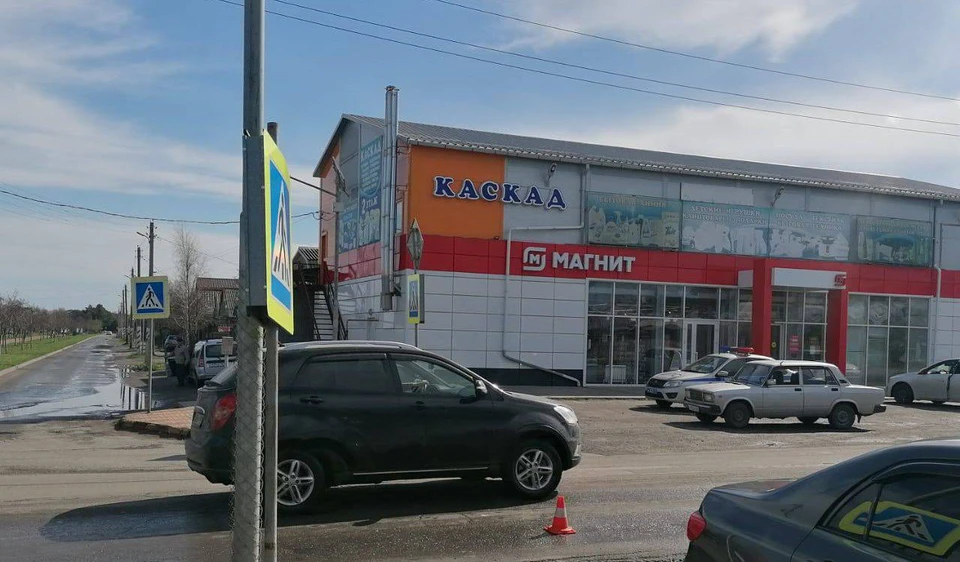 В Сальске под колесами отечественного авто едва не погиб парень. Фото: УГИБДД по Ростовской области