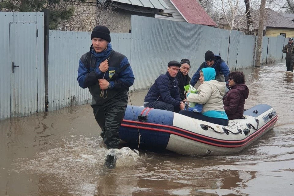 Он подчеркнул, что тех, кто откажется покидать опасную зону добровольно, будут эвакуировать принудительно.