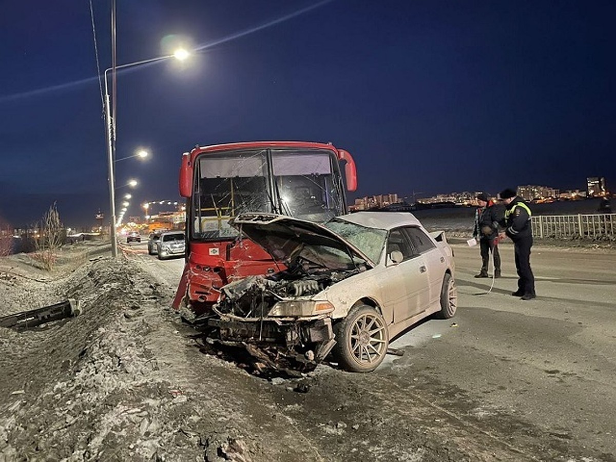 Въехала в автобус с людьми и погибла: 18-летняя девушка разбилась, еще 10  человек пострадали в аварии в Якутске - KP.RU