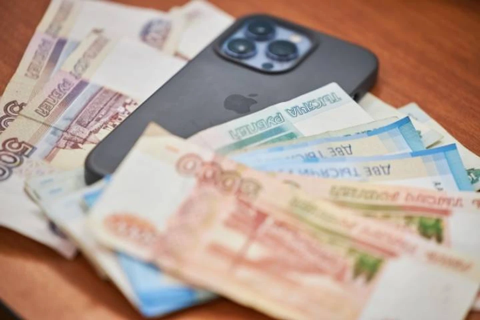 Спрячьте телефон и не показывайте волнение: жительница Улан-Удэ перевела лже-сотрудникам ФСБ и Росфинмониторинга 1,5 млн