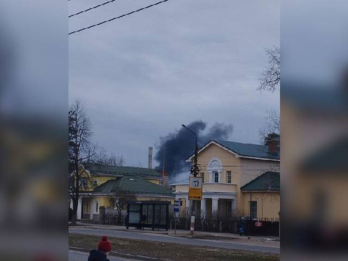 Густой черный дым заметили жители Дзержинска в районе завода «Заря» - KP.RU