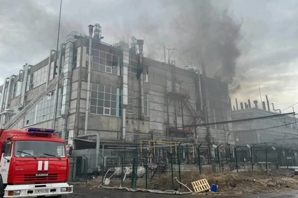 Роспотребнадзор проверяет воздух после пожара в промзоне Дзержинска