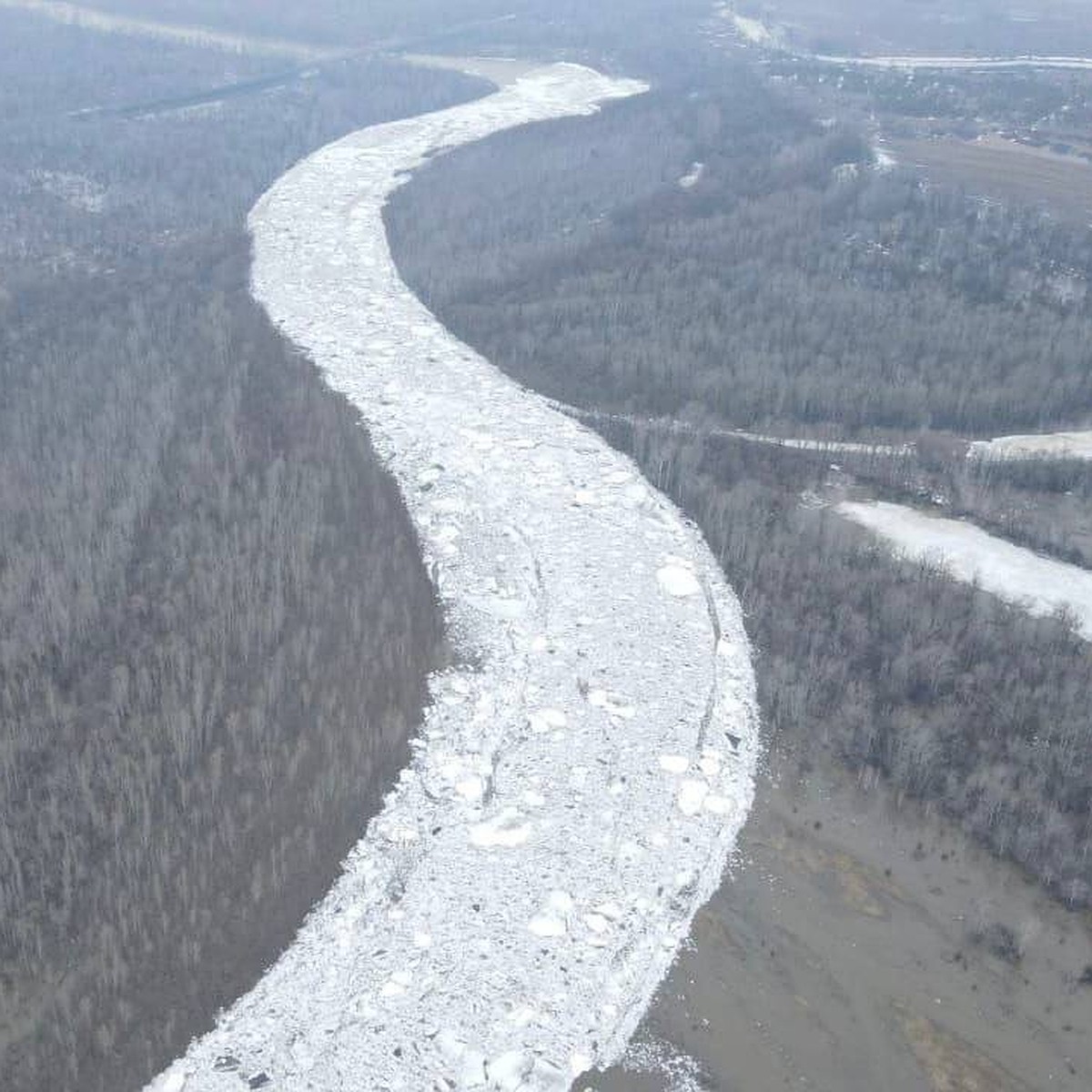 Вода в Чумыше прибывает на 1 см за час: еще в одном районе Алтайского края  готовят население к возможной эвакуации - KP.RU