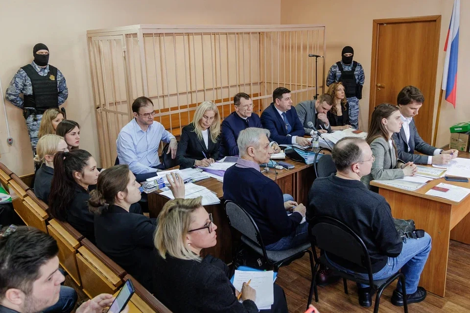 На первое заседание пришли два десятка адвокатов Юревичей и «Макфы».