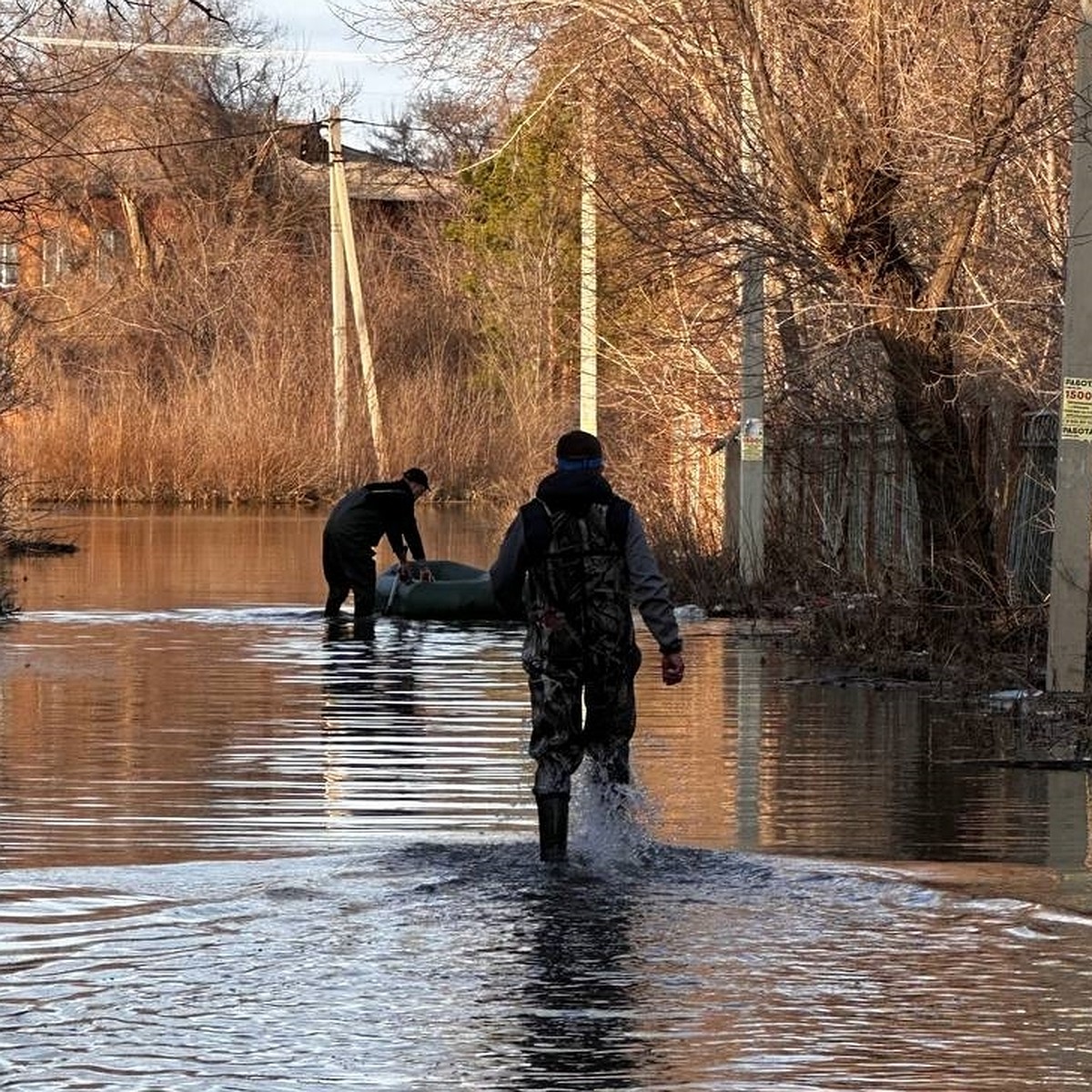 Дом мечты смыло водой, а долг в 2 миллиона остался: семья с двумя детьми  лишилась жилья из-за прорыва дамбы в Орске - KP.RU