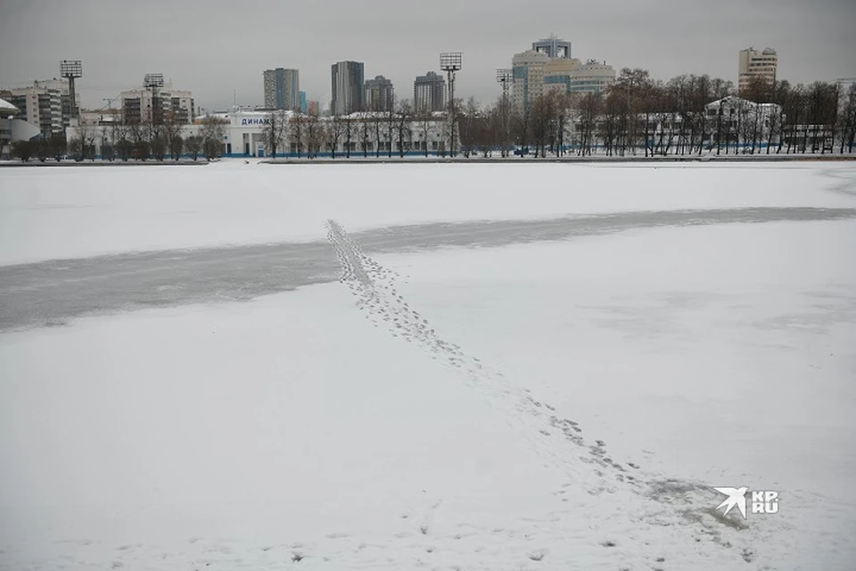 Уральцев попросили обратить внимание на аншлаги, установленные на водоемах