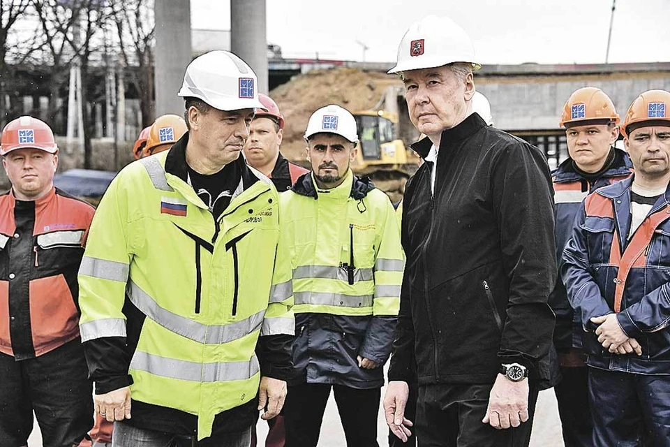 Мэр Москвы Сергей Собянин во время осмотра строительства трассы.
