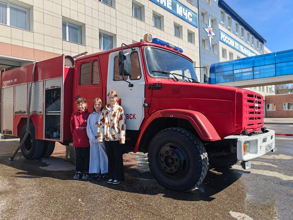 Хулиган», «попугай» и благодарная собака: экскурсия по ульяновской пожарной  части №1 - KP.RU