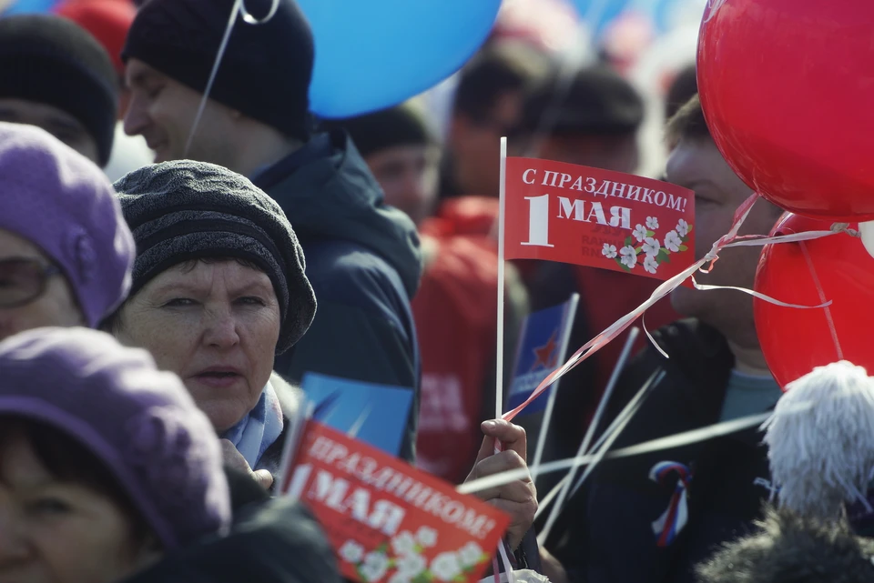 Традиционно на Первомай в 10:00 утра проходит шествие либо концерт.