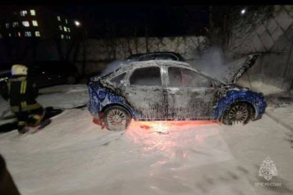 Две иномарки сгорели в Нижнем Новгороде.