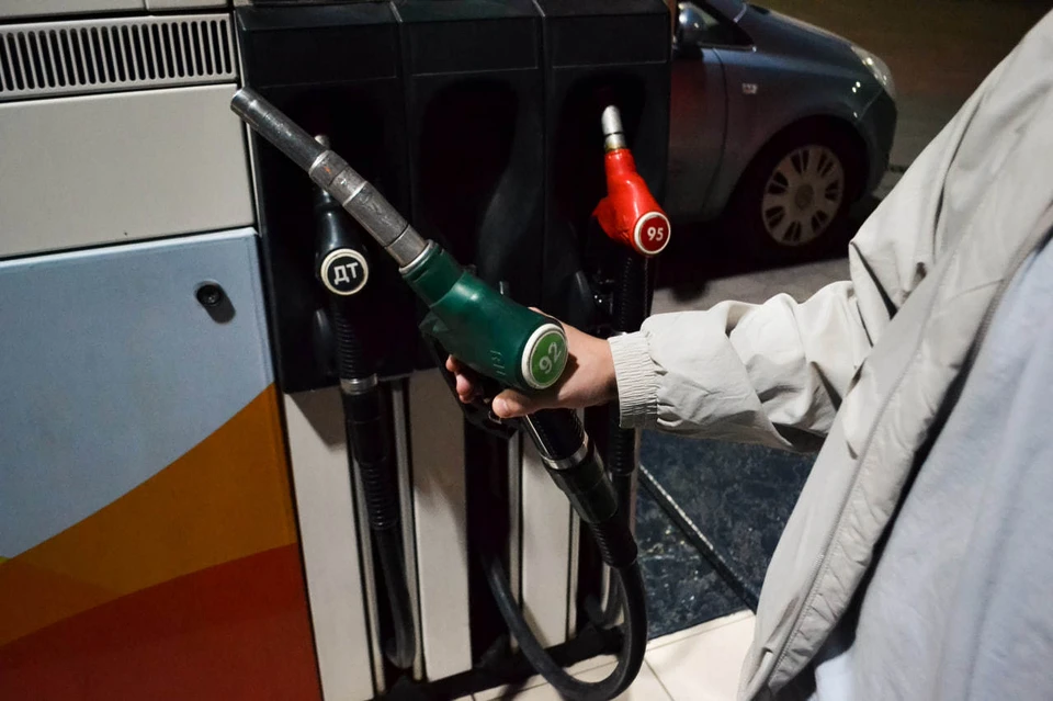 Неделей ранее, 8 апреля, литр бензина автомобильного стоил 53,41 рубля, а 15 апреля – уже 53,58 рубля