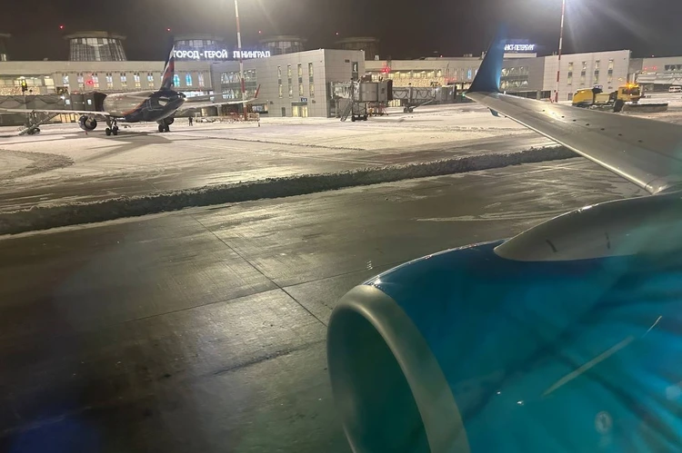 «На том борту лететь небезопасно»: пассажиры ночного рейса Челябинск — Санкт-Петербург застряли в Пулково