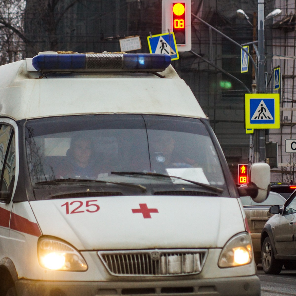 Ульяновские спасатели помогли пожилой сотруднице кафе, впавшей в кому на  рабочем месте - KP.RU