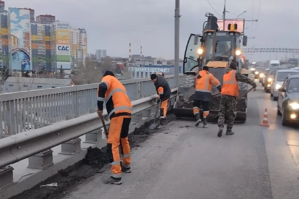 На Димитровском мосту в Новосибирске продолжают ремонтные работы. Фото: ТУАД НСО.