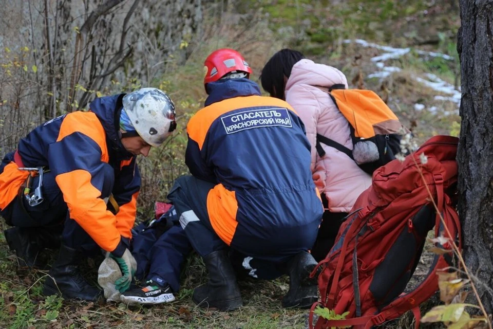 Спасатели. Поисково-спасательная отряд экипировка. Служба спасения на Столбах Красноярск. Спасатели фото.