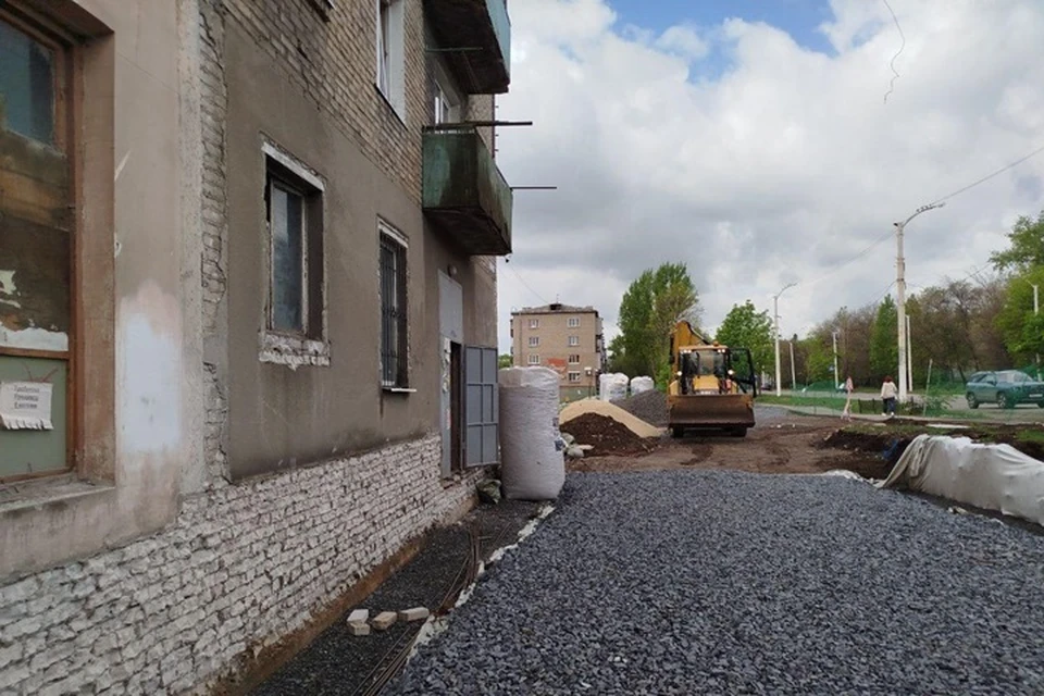 Омская область ведет капитальный ремонт четырех социальных объектов в Стаханове. Фото - правительство Омской области