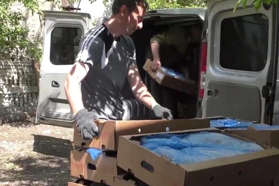 Волонтеры доставили гуманитарный груз для питомцев одного из приютов Донецка. Фото: Народная милиция ДНР
