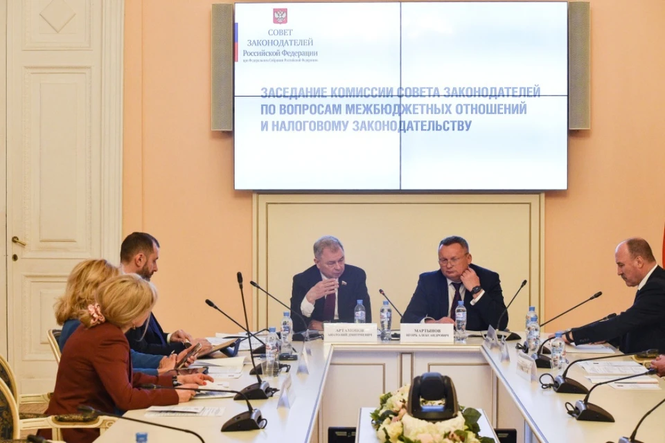 В течение двух дней в Санкт-Петербурге проходят различные мероприятия в Совете законодателей России при Федеральном Собрании РФ.