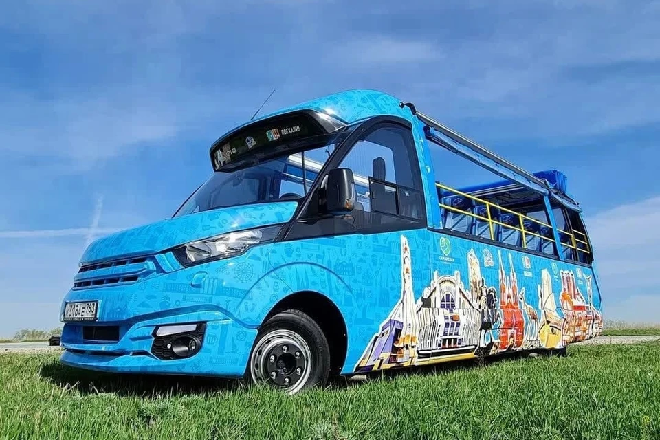 Автобус оборудован откидной крышей и съемными окнами. / Фото: министерство туризма Самарской области