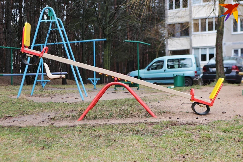 Минские коммунальники сказали, кто отвечает за безопасность детей на игровых площадках во дворах. Снимок носит иллюстративный характер.