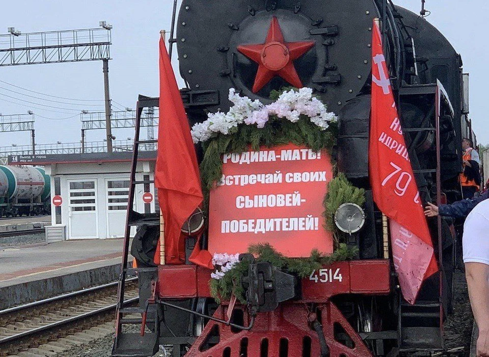 В составе поезда – платформы с военной техникой времён Великой Отечественной войны ФОТО: администрация Ульяновска