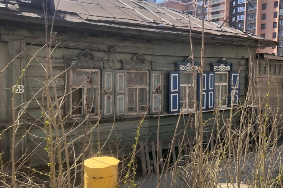 В Алтайском крайне хотят снести дом, хранящий трагическую историю двух братьев. Фото: Altapress