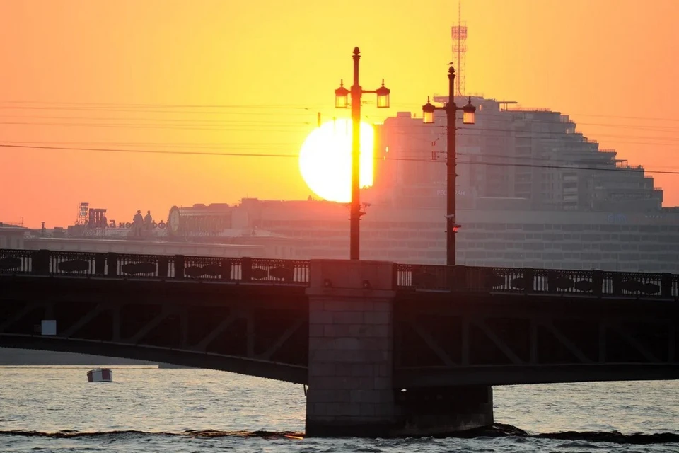 Солнце в апреле появлялось в небе над Петербургом 23 дня.
