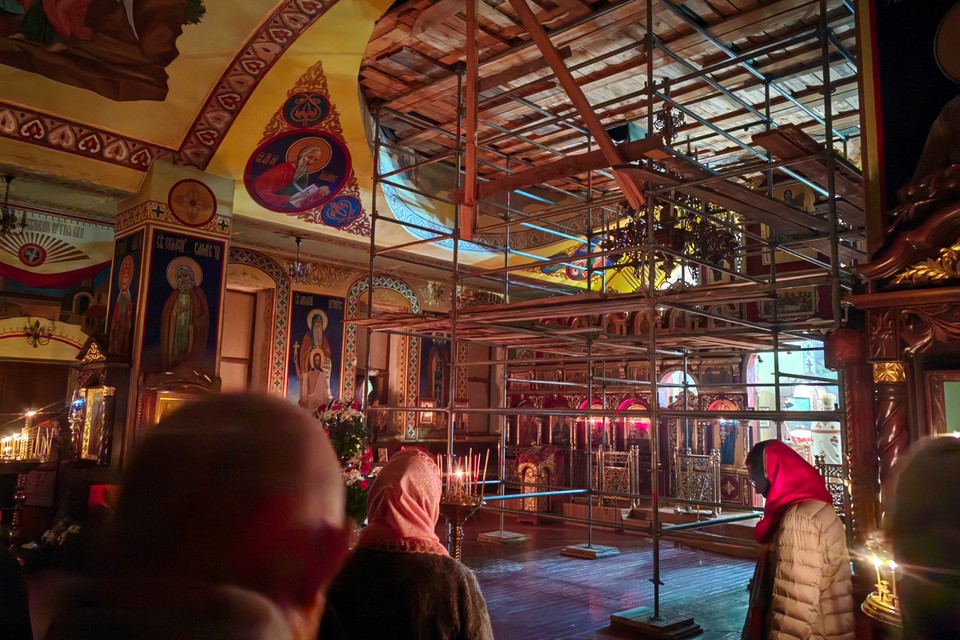 Смертью смерть поправ: как встречали Пасху в прифронтовом храме Донецка