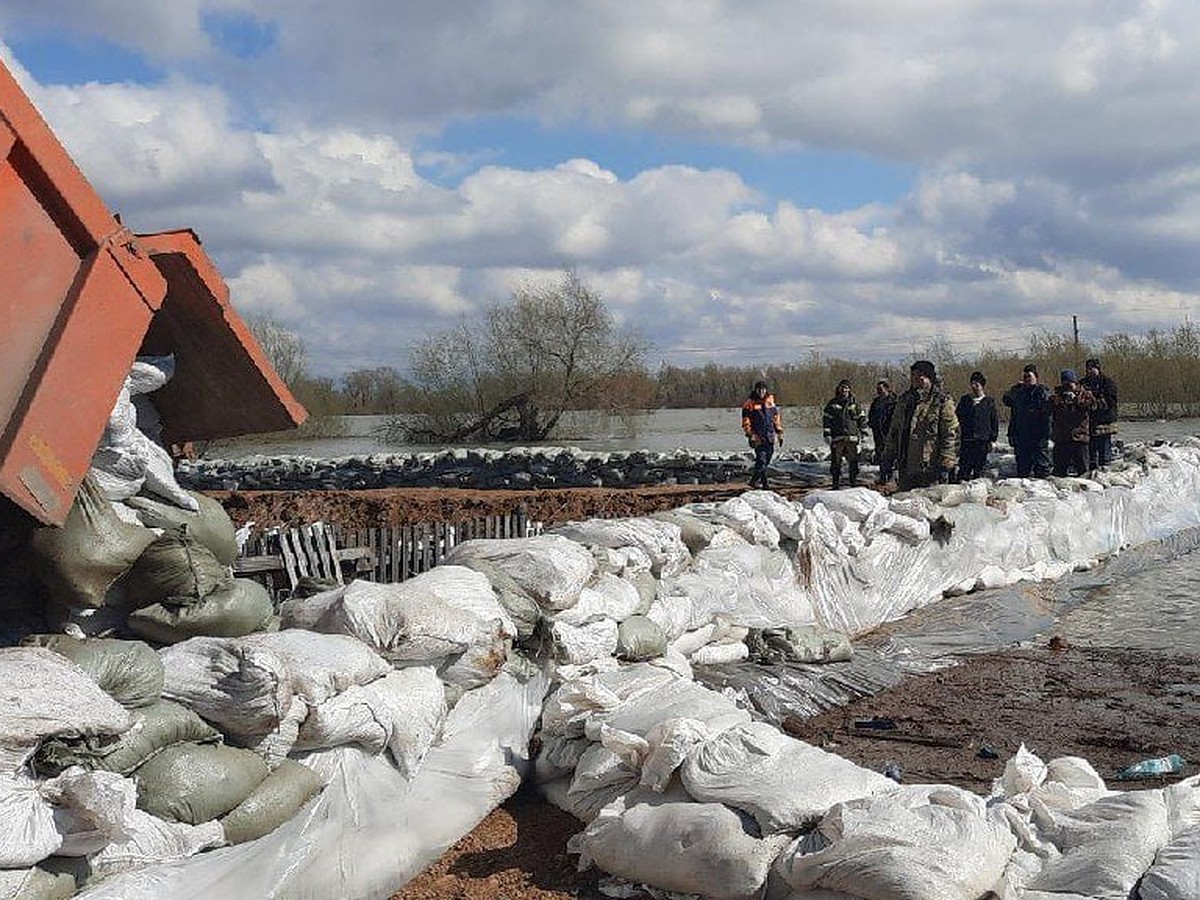 Паводок размыл земляную насыпь у федеральной трассы Тюмень – Омск возле  села Абатское - KP.RU