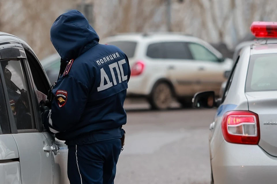 Водителя без прав и с подозрительным веществом задержали в Комсомольске