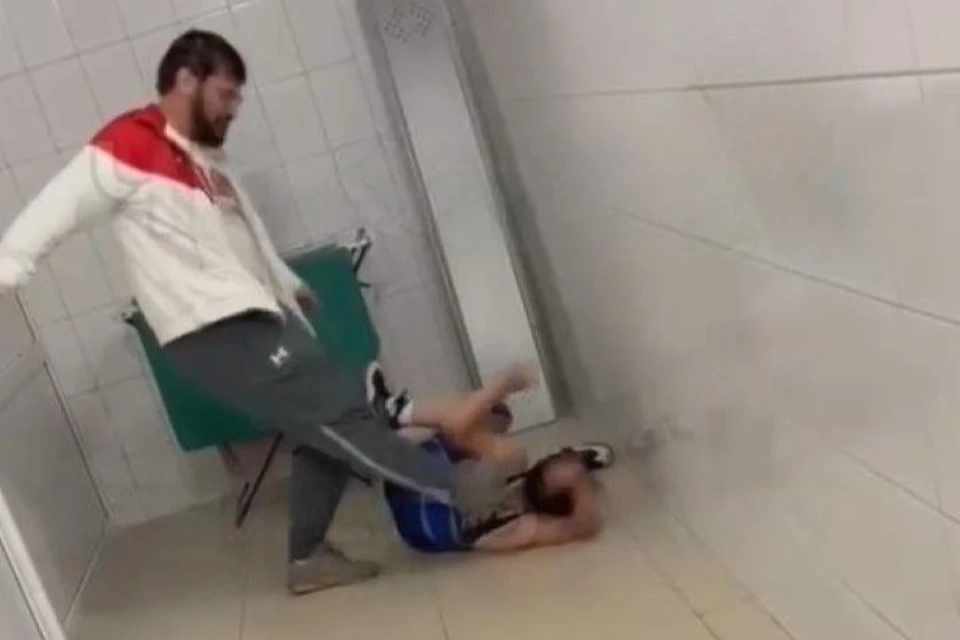Тренер из Дагестана избил подопечного за проигрыш. Фото: соцсети
