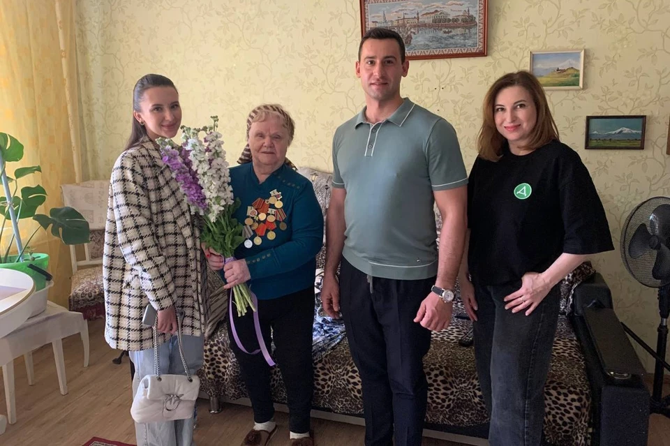 Фонд «Добро и Дело. Кубань» поздравил ветерана труда Ирину Гальянц с наступающим Днем Победы