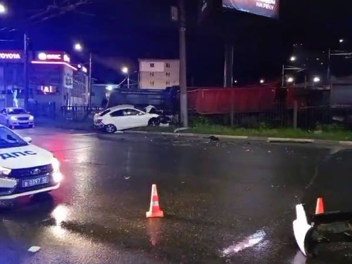 Момент смертельного ДТП на круговом движении в Нижнем Новгороде попал на  видео - KP.RU