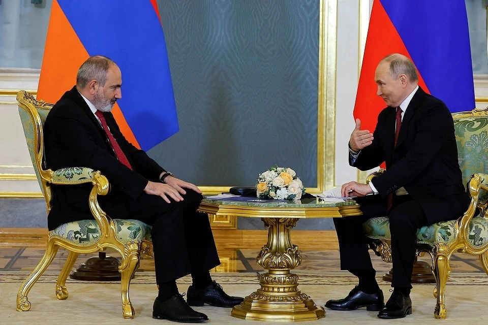 Владимир Путин начал переговоры с премьером Армении Николом Пашиняном
