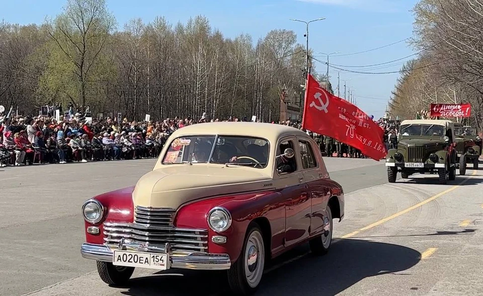 Во всех автопробегах участвовали ретроавтомобили и мототехника популярных советских марок.