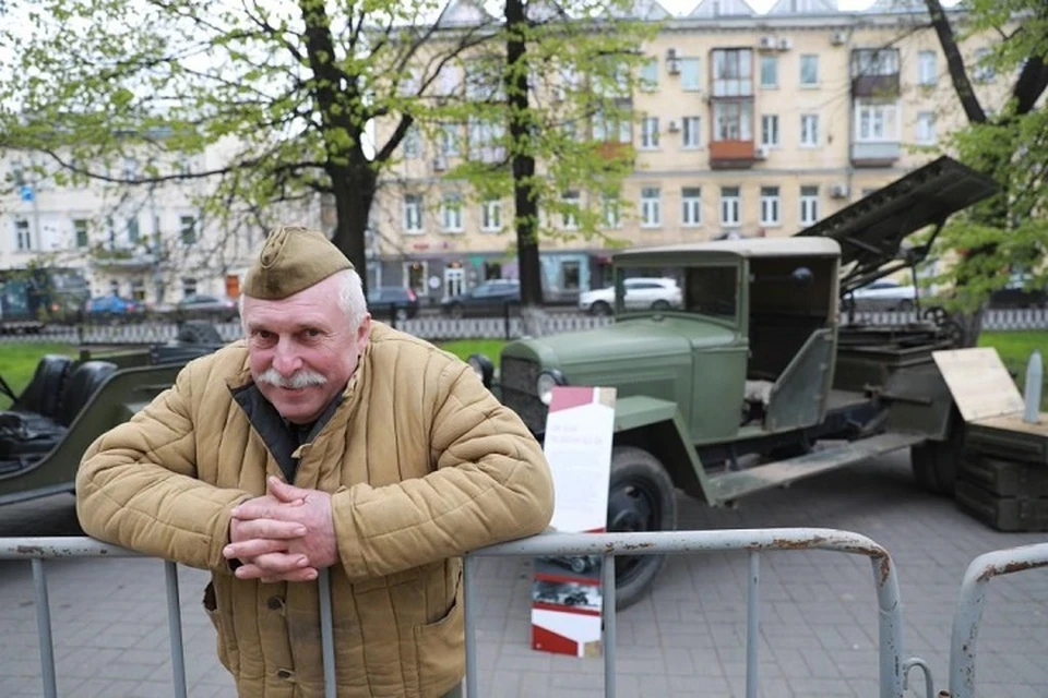 На Первомайском бульваре Ярославля проходит выставка "Весна 45-го года".