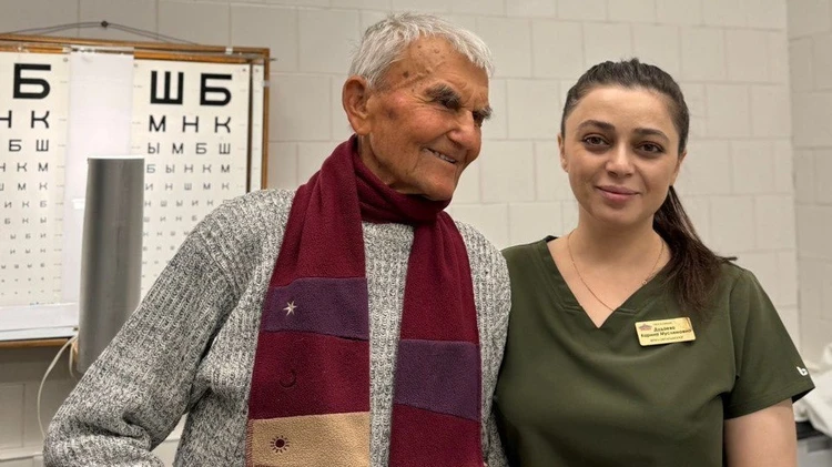 Врачи Александро-Мариинской областной клинической больницы вернули зрение 97-летнему ветерану