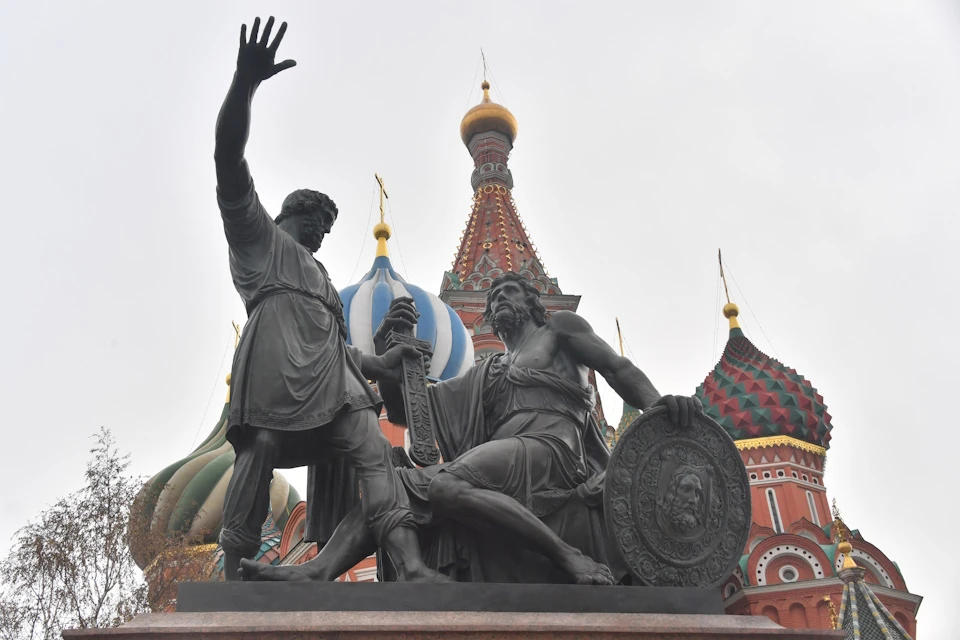 В Москве в апреле в рамках месячника по благоустройству промыли более 1,1 тысячи памятников