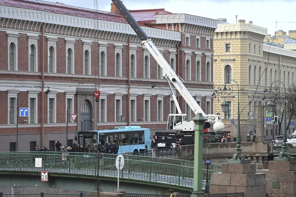 В страшном ДТП выжили только водитель и один пассажир.