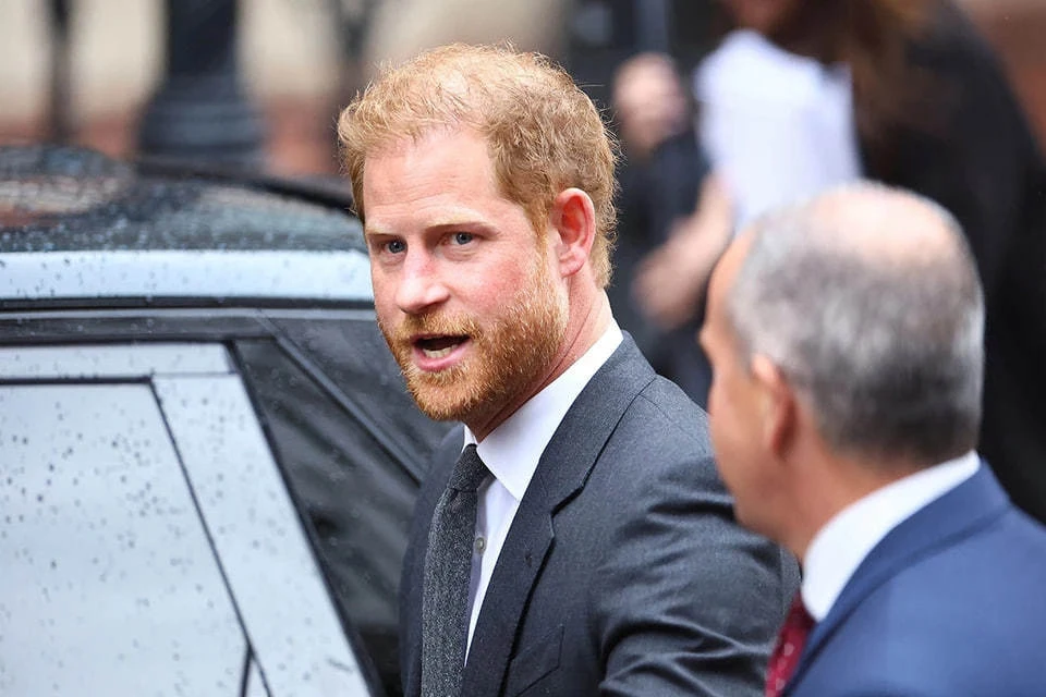 Daily Mirror: принц Гарри грубо отказал королю Карлу III во встрече в Лондоне
