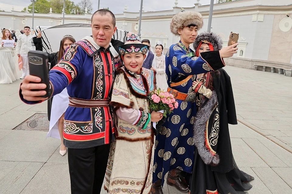 Более 200 пар поженятся на свадебном фестивале. Фото: Сергей Баранов/Пресс-служба выставки "Россия"