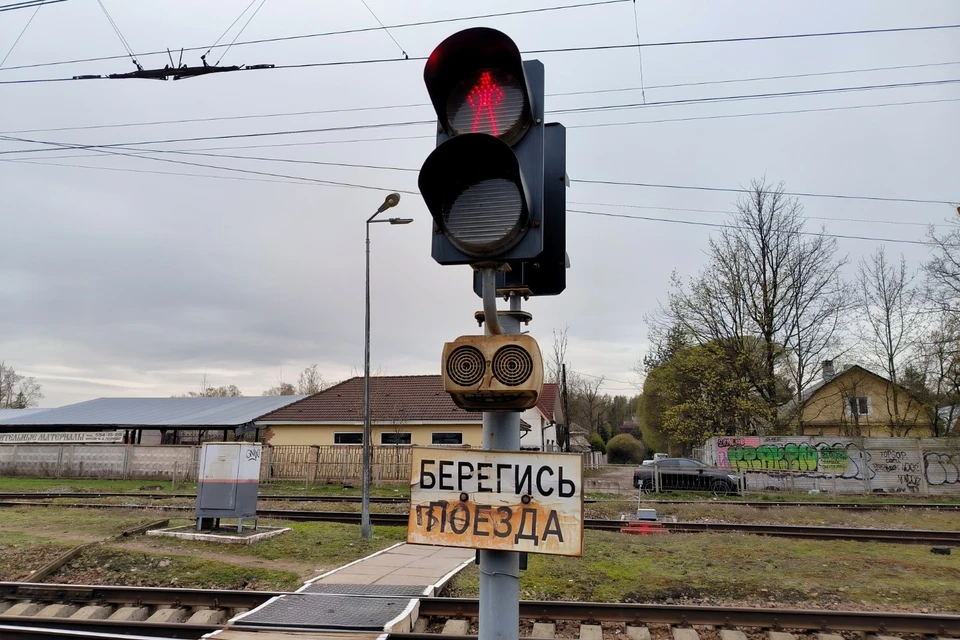 На месте схода вагонов в Волгоградской области горела цистерна с ...